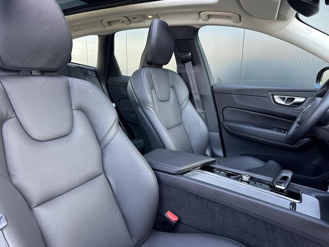 Volvo XC60 2.0 T6 Plug-in hybrid AWD Plus Dark 360 camera / elektrische stoelen / memory / trekhaak / Panorama dak / stoel- en stuurverwarming / leer