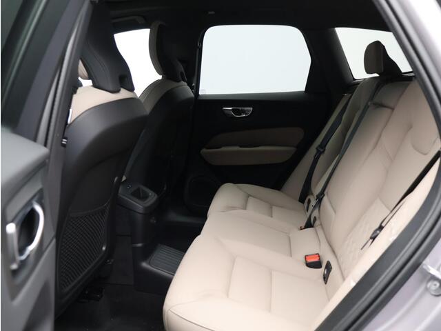 Volvo XC60 2.0 T6 Plug-in hybrid AWD Plus Dark / Panoramadak / Head-up Display / 360 Camera / Harman kardon / Elektrische Stoelen / Getint Glas / Stoel+Stuurverwarming /