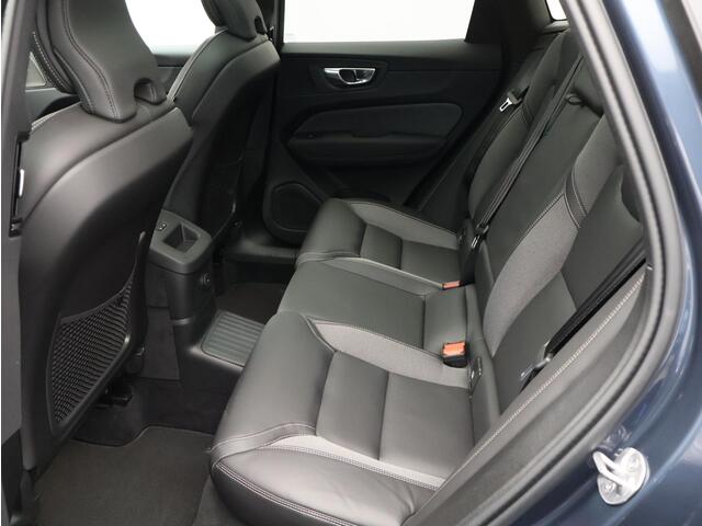 Volvo XC60 2.0 T6 Plug-in hybrid AWD Plus Black Edition / Panoramadak / Elektrische Stoelen / Harman Kardon / Stoel+Stuurverwarming / Getint Glas / BLIS / Keyless /