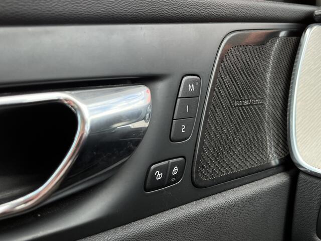 Volvo XC60 2.0 T8 Twin Engine AWD Inscription 392pk | LUCHTVERING | 20'' LMV | STOELVENTILATIE en -VERWARMING