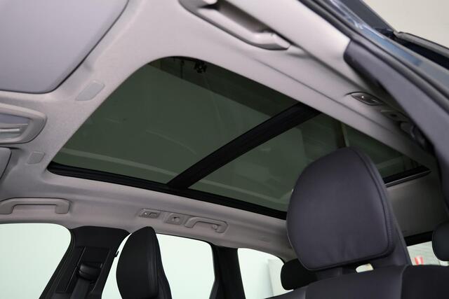 Volvo XC60 T6 Recharge AWD Plus Dark - Panorama/schuifdak - IntelliSafe Assist & Surround - 360º Camera - Verwarmde voorstoelen, stuur & achterbank - Parkeersensoren voor & achter - Elektr. bedienb. voorstoelen met geheugen - Draadloze tel. lader - Elektr. inklapbar