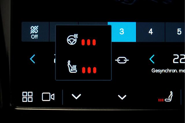 Volvo XC60 2.0 T6 AWD LONG RANGE 293kW/399pk Aut8 Plug-in hybrid Plus Dark PANORAMADAK + EL.TREKHAAK + ADAPT.CRUISE + PILOT ASSIST + CAMERA + STOEL-&STUURVERWARMING + GOOGLE DASH&SERVICES + LANE ASSIST + PARKSENSOREN + 19" LM-VELGEN!!