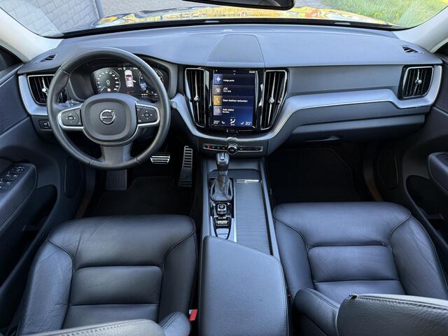 Volvo XC60 2.0 T4 Momentum | Nieuw Binnen | Trekhaak | Leder | Stoelverwarming | All season banden | Smartphone integratie | Navigatie | Camera |