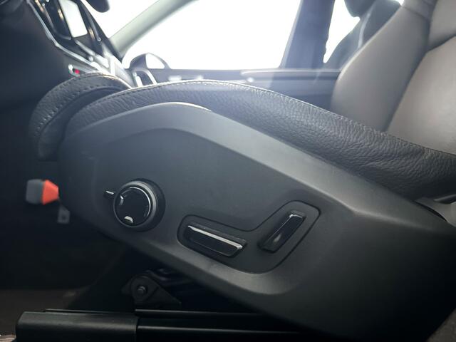 Volvo XC60 T6 Plug-in hybrid AWD Ultra Dark | Panoramadak | Luchtvering | 360º camera | Head-up Display | Stoel- en Stuurverwarming | Harman Kardon | Trekhaak