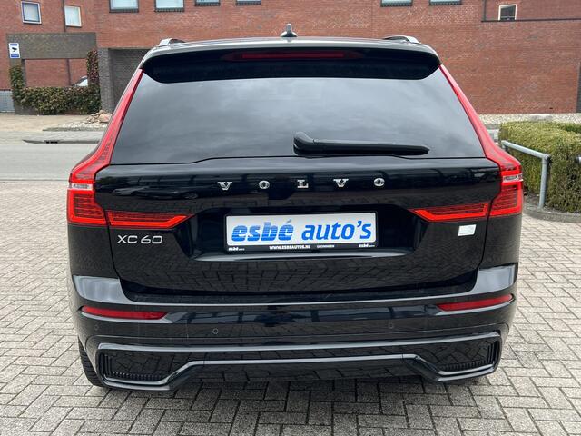 Volvo XC60 2.0 T6 350 PK AWD Ultimate Dark Trekhaak Panoramadak Navi Camera Caplay Pilot Assist Harman Kardon Elek Stoelen Stoel + Stuur Verwarming Head- Up Getint Glas Plug-in hybrid Long Range R-Design