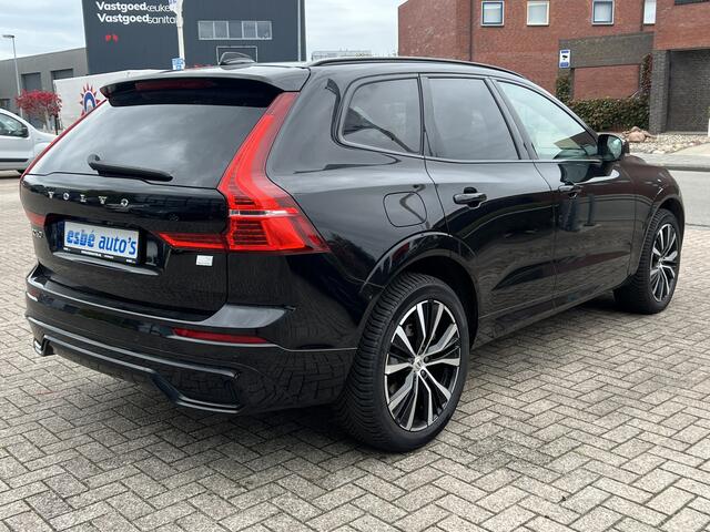 Volvo XC60 2.0 T6 350 PK AWD Ultimate Dark Trekhaak Panoramadak Navi Camera Caplay Pilot Assist Harman Kardon Elek Stoelen Stoel + Stuur Verwarming Head- Up Getint Glas Plug-in hybrid Long Range R-Design