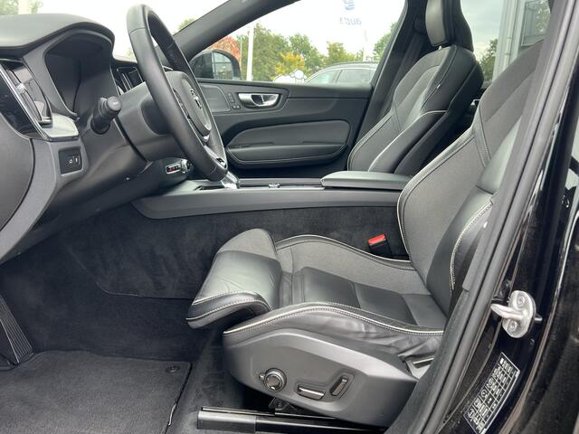 Volvo XC60 2.0 T6 350 PK AWD Ultimate Dark Trekhaak Panoramadak Navi Camera Caplay Pilot Assist Harman Kardon Elek Stoelen Stoel + Stuur Verwarming Head- Up Getint Glas Plug-in hybrid Long Range R-Design