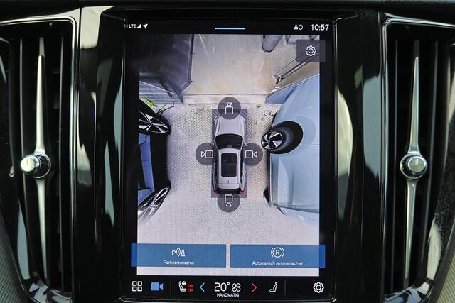 Volvo XC60 T6 Recharge AWD Plus Dark - Panorama/schuifdak - IntelliSafe Assist & Surround - 360º Camera - Verwarmde voorstoelen, stuur & achterbank - Parkeersensoren voor & achter - Elektr. bedienb. voorstoelen met geheugen - Draadloze tel. lader - Elektr. inklapbar