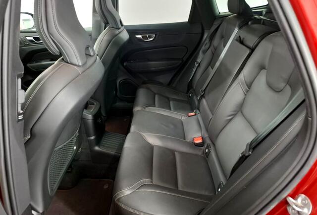 Volvo XC60 2.0 T8 AWD Recharge LONG RANGE 335kW/455pk Aut8 Ultimate Dark LUCHTVERING + HARMAN/KARDON + PANORAMADAK + EL.TREKHAAK + STOELMASSAGE + STOELVERWARMING&-VENTILATIE + 360 CAMERA + KEYLESS + PARKSENSOREN + 21" LM-VELGEN!!