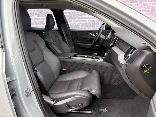 Volvo XC60 2.0 T6 Plug-in hybrid AWD Plus Dark | Adaptieve cruise control | 360° camera | Trekhaak | Stoel- en stuurverwarming | Dode hoek detectie BLIS | Panorama dak | All season banden | Google Auto |