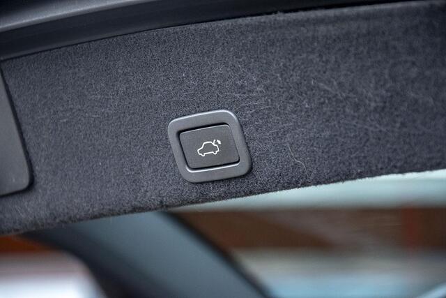 Volvo XC60 2.4 D4 R-DESIGN / TREKHAAK / PANO