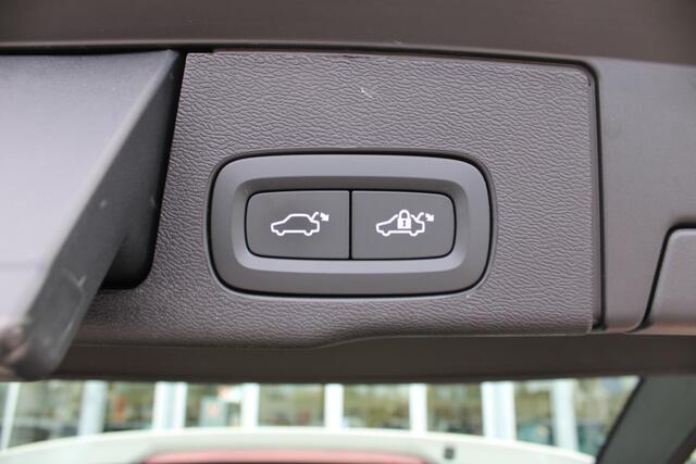 Volvo XC60 2.0 T6 Plug-in hybrid AWD Plus Dark | Schuif/kanteldak | El. Trekhaak | 360 Camera | Verw. Voorstoelen & stuurwiel