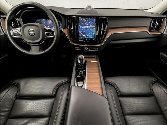 Volvo XC60 2.0 T8 Plug-in hybrid AWD Ultimate Dark 455Pk (LUCHTVERING, PANORAMADAK, BOWERS & WILKINS AUDIO, SURROUND CAMERA, STOELVERWARMING EN VENTILATIE, KEYLESS ENTRY, HEAD-UP DISPLAY, TREKHAAK ELEKTRISCH, NIEUWSTAAT)