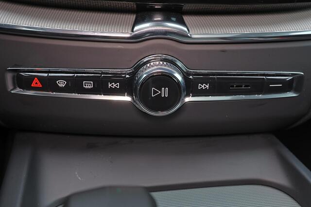 Volvo XC60 T6 Recharge AWD Plus Dark - LONG RANGE - Panorama/schuifdak - IntelliSafe Assist & Surround - 360º Camera - Harman/Kardon audio - Adaptieve LED koplampen - Verwarmde voorstoelen, stuur & achterbank - Elektr. bedienb. voorstoelen met geheugen - Parkeersens