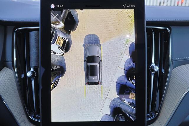 Volvo XC60 T6 Plug-in hybrid AWD Ultra Dark - Luchtvering - Panorama/schuifdak - IntelliSafe Assist & Surround - 360º Camera - Harman/Kardon audio - Adaptieve LED koplampen - Nappaleder - Verwarmde voorstoelen, stuur & achterbank - Stoelventilatie - Parkeersensoren 