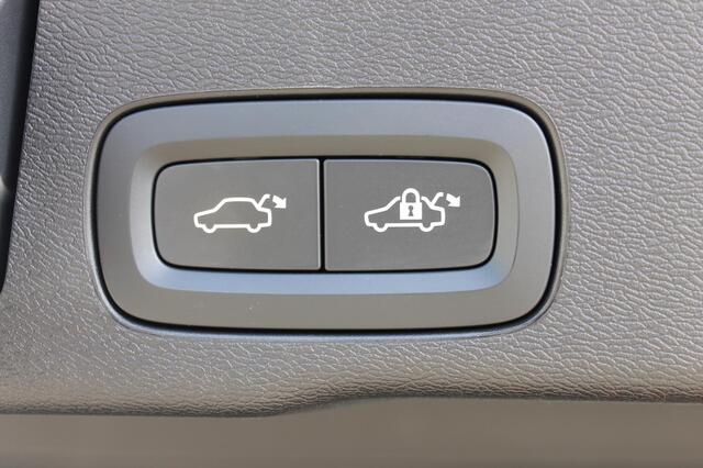 Volvo XC60 2.0 T6 Plug-in hybrid AWD Plus Dark Adaptieve cruise control / Panoramisch schuif-kanteldak / Lederen bekleding / 19" lm velgen / Google infotainment