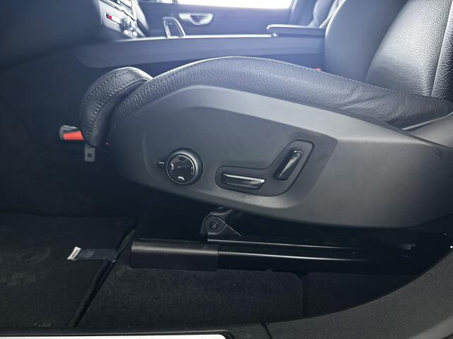 Volvo XC60 T6 Plug-in hybrid AWD Plus Dark | Panoramadak | 360° camera | Stoel- en Stuurverwarming | Trekhaak