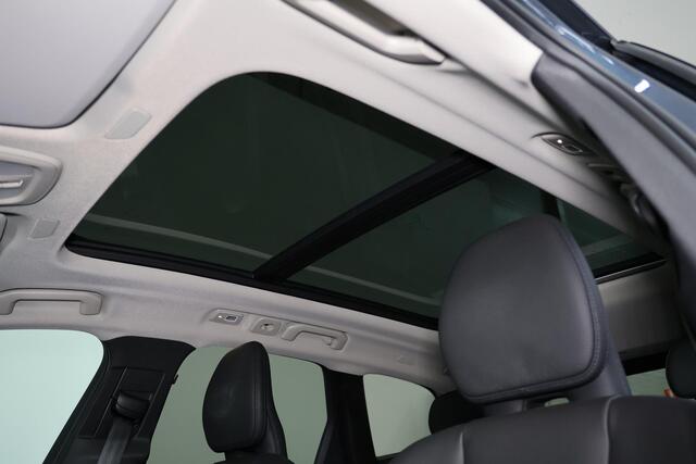 Volvo XC60 T6 Recharge AWD Plus Dark - LONG RANGE - Panorama/schuifdak - IntelliSafe Assist & Surround - 360º Camera - Harman/Kardon audio - Adaptieve LED koplampen - Verwarmde voorstoelen, stuur & achterbank - Parkeersensoren voor & achter - Elektr. bedienb. voorst