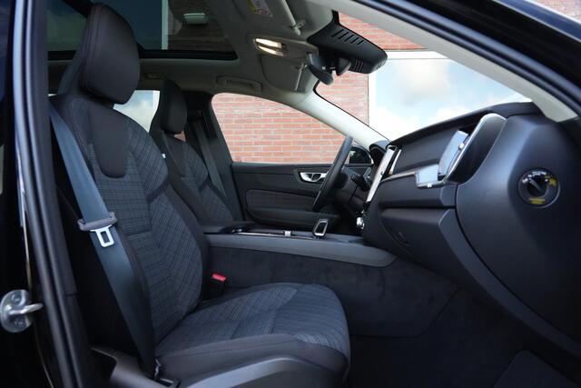 Volvo XC60 2.0 T6 Plug-in hybrid AWD Core Bright 350pk Panoramadak/Navigatie/Camera