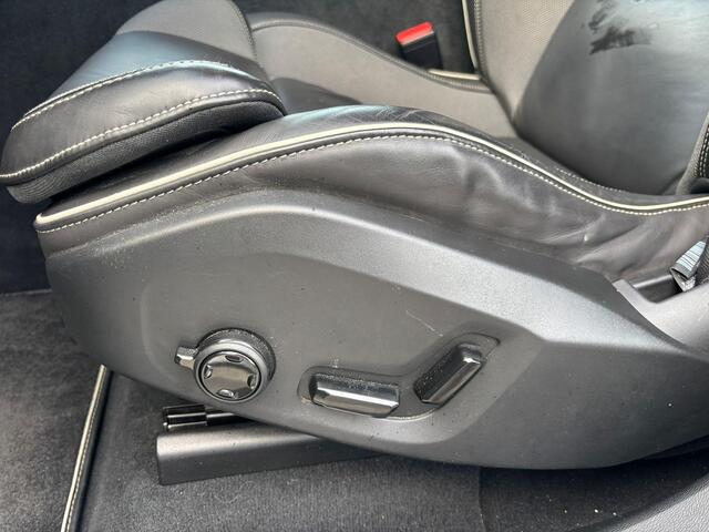 Volvo XC60 B5 R-Design 20"L.M.Velgen|Park.Verwaring|Donker Glas|Automaat