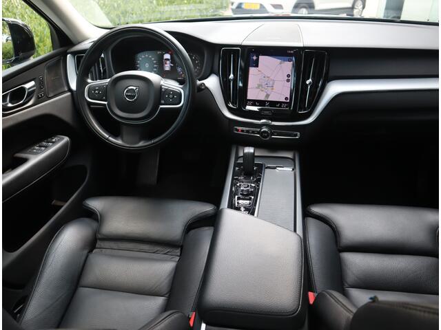 Volvo XC60 2.0 B5 250 PK Momentum Exclusive / Panoramadak