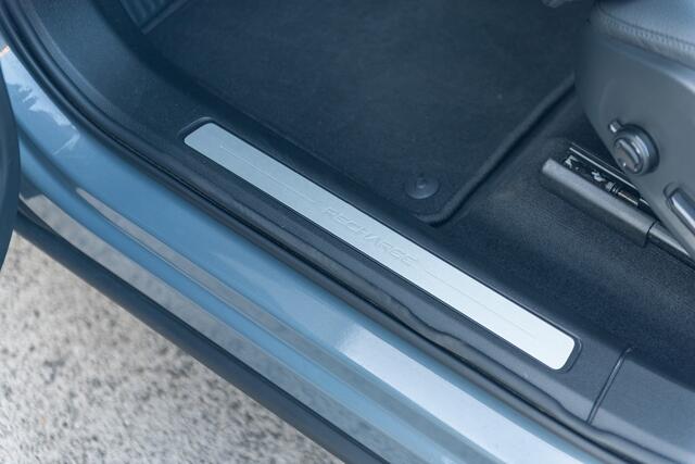 Volvo XC60 T8 Aut. Long Range Ultimate Bright ACC Parkeercamera Leder 455pk