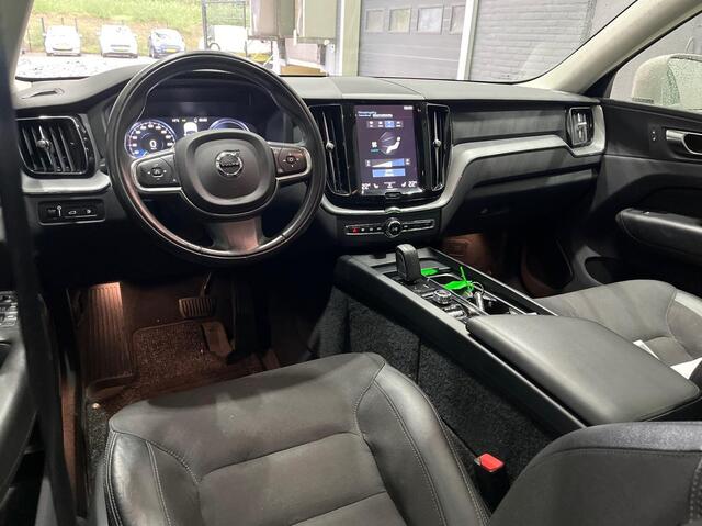 Volvo XC60 T8 Twin Engine Momentum Pro | Panoramadak | Trekhaak | ACC | Stoel+Stuurverwarming | BLIS