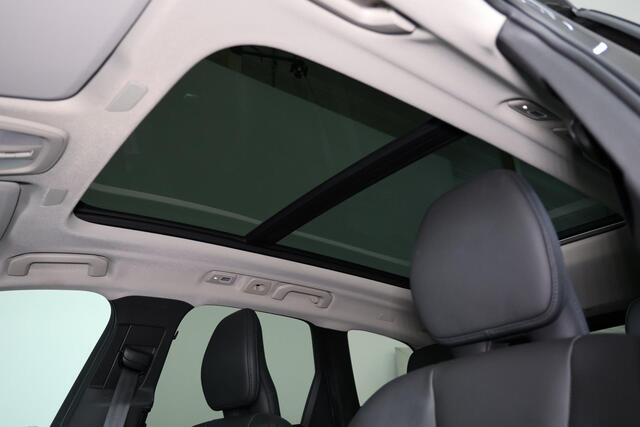 Volvo XC60 T6 Recharge AWD Plus Dark - Panorama/schuifdak - IntelliSafe Assist & Surround - 360º Camera - Harman/Kardon audio - Adaptieve LED koplampen - Verwarmde voorstoelen, stuur & achterbank - Parkeersensoren voor & achter - Elektr. bedienb. voorstoelen met geh