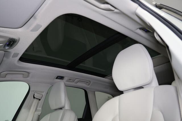 Volvo XC60 Recharge T6 AWD Inscription - Panorama/schuifdak - IntelliSafe Assist & Surround - 360º Camera - Harman/Kardon audio - Adaptieve LED koplampen - Verwarmde voorstoelen & stuur - Parkeersensoren voor & achter - Elektr. bedienb. voorstoelen met geheugen - He