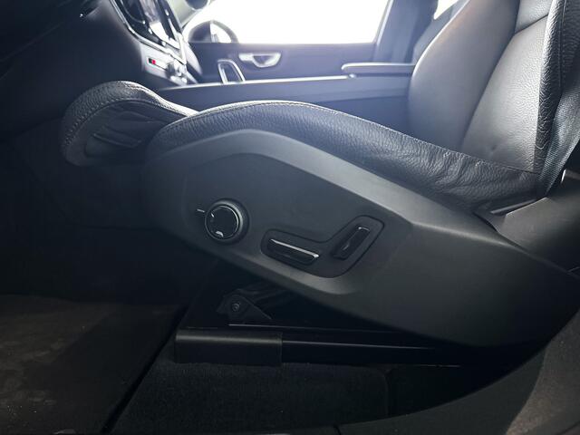 Volvo XC60 T6 Plug-in hybrid AWD Plus Dark | Panoramadak | 360° camera | Stoel- en Stuurverwarming | Trekhaak