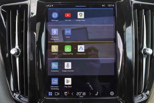 Volvo XC60 T6 Recharge AWD R-Design - Panorama/schuifdak - IntelliSafe Assist & Surround - Harman/Kardon audio - Adaptieve LED koplampen - Parkeercamera achter - Verwarmde voorstoelen & stuur - Parkeersensoren voor & achter - Elektr. bedienb. voorstoelen met geheuge