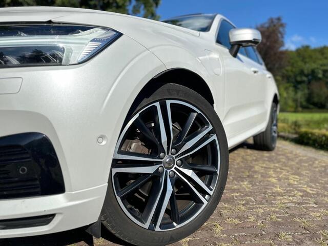 Volvo XC60 2.0 T8 Twin Engine AWD | R-Design | ACC | HUD | PANO | Luchtvering | Bowers & Wilkens