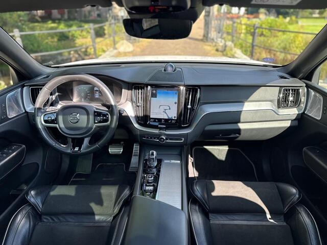Volvo XC60 2.0 T8 Twin Engine AWD | R-Design | ACC | HUD | PANO | Luchtvering | Bowers & Wilkens