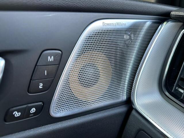 Volvo XC60 2.0 T8 Twin Engine AWD | R-Design | ACC | HUD | PANO | Luchtvering | Bowers & Wilkens