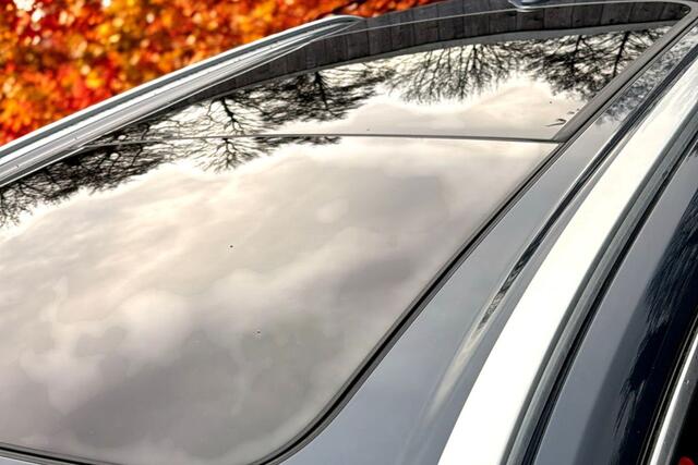 Volvo XC60 2.0 T6 AWD 250kW/340pk Aut8 Recharge Inscription Excl. Facelift! HARMAN/KARDON + PANORAMADAK + EL.TREKHAAK + VOORRUITVERWARMING + ADAPT.CRUISE + STOEL-&STUURVERWARMING + CAMERA + PD-GLASS + GOOGLE DASH + KEYLESS ENTRY&GO + PARKSENSOREN + 19" LM-VELGEN!!