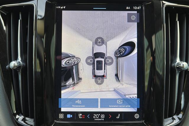 Volvo XC60 T6 Recharge AWD Plus Dark - Luchtvering - Panorama/schuifdak - IntelliSafe Assist & Surround - 360º Camera - Harman/Kardon audio - Adaptieve LED koplampen - Verwarmde voorstoelen, stuur & achterbank - Parkeersensoren voor & achter - Elektr. bedienb. voors