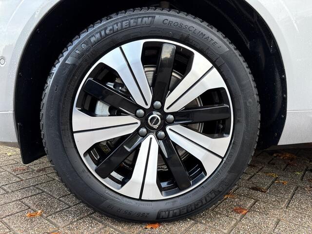 Volvo XC60 T6 Plug-in hybrid AWD Plus Dark / 360 camera / all season banden / Panoramadak / semi-elektrische trekhaak /