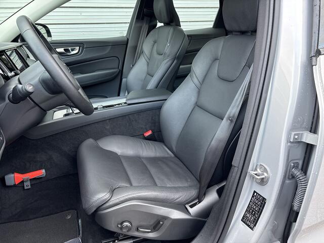 Volvo XC60 T6 Plug-in hybrid AWD Plus Dark / 360 camera / all season banden / Panoramadak / semi-elektrische trekhaak /