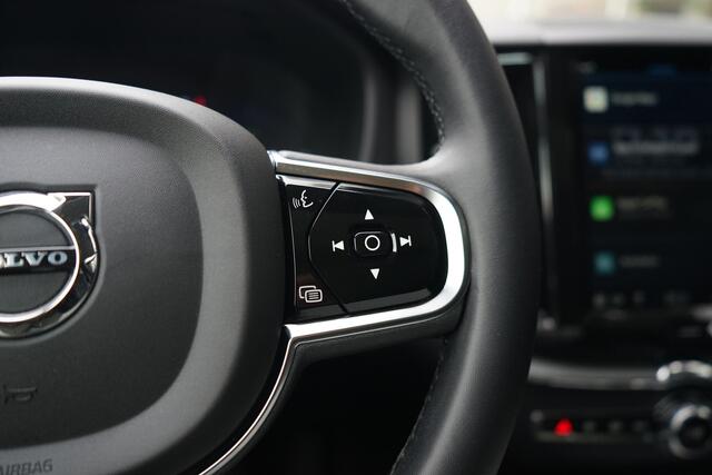 Volvo XC60 2.0 T6 Plug-in hybrid AWD Plus Bright | Elektrische trekhaak | Voorstoelen/Achterbank verwarmd |