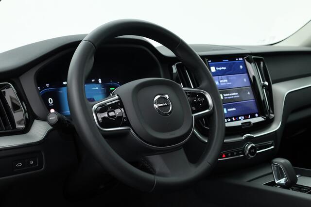 Volvo XC60 2.0 T6 Plug-in hybrid AWD Plus Dark | Pano | Elek. Trekhaak | Harman Kardon | Memory | CarPlay | Camera