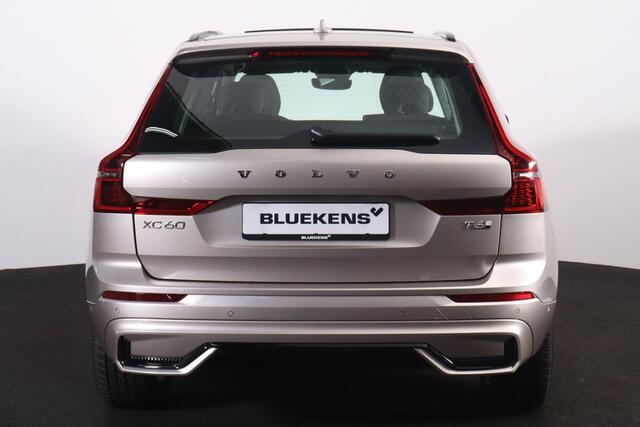 Volvo XC60 T6 Recharge AWD Ultra Dark - Panorama/schuifdak - IntelliSafe Assist & Surround - 360º Camera - Harman/Kardon audio - Adaptieve LED koplampen - Verwarmde voorstoelen, stuur & achterbank - Parkeersensoren voor & achter - Elektr. bedienb. voorstoelen met ge