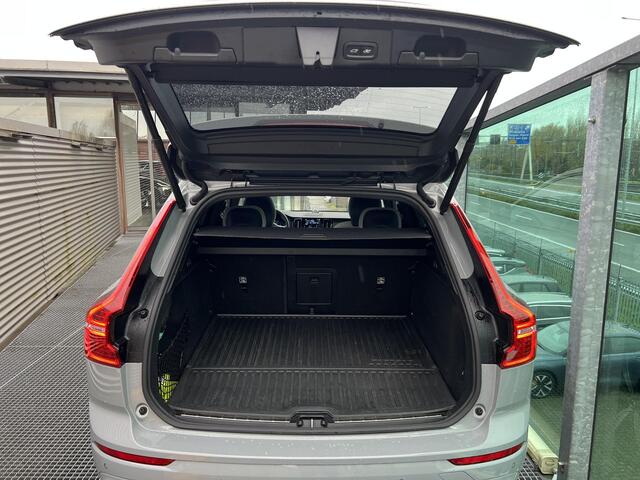 Volvo XC60 2.0 T8 Plug-in hybrid AWD Ultra Dark PHEV, Automaat, 21 inch, Panoramadak, Bowers&Wilkins audio, Stoelverwarming, Stuurverwarming, Trekhaak semi elektrisch wegklapbaar, Gelaagde- en getinte ramen