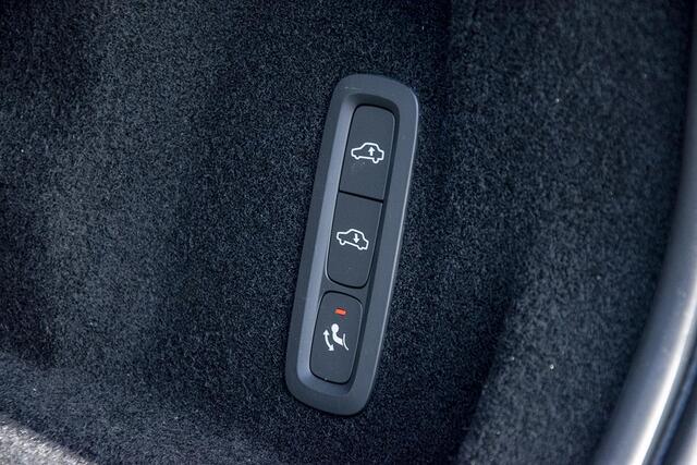 Volvo XC60 RECHARGE T6 AWD INSCRIPTION EXPRESSION LUCHTVERING / HEY GOOGLE / PANO / TREKHAAK