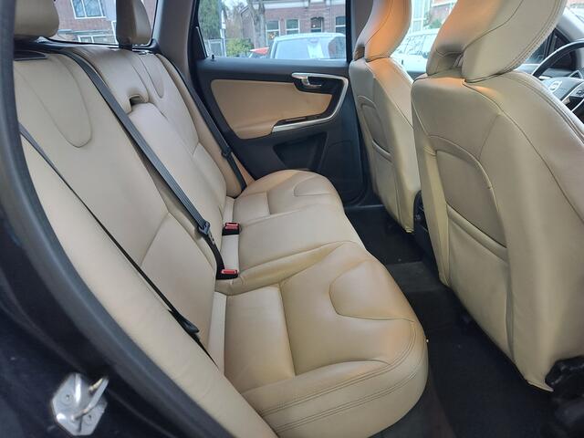 Volvo XC60 2.0 T5 FWD MOMENTUM Trekhaak | Beige leder | Elek. achterklep