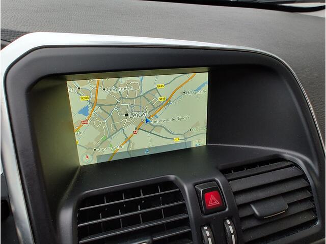 Volvo XC60 2.0 T5 FWD MOMENTUM Trekhaak | Beige leder | Elek. achterklep