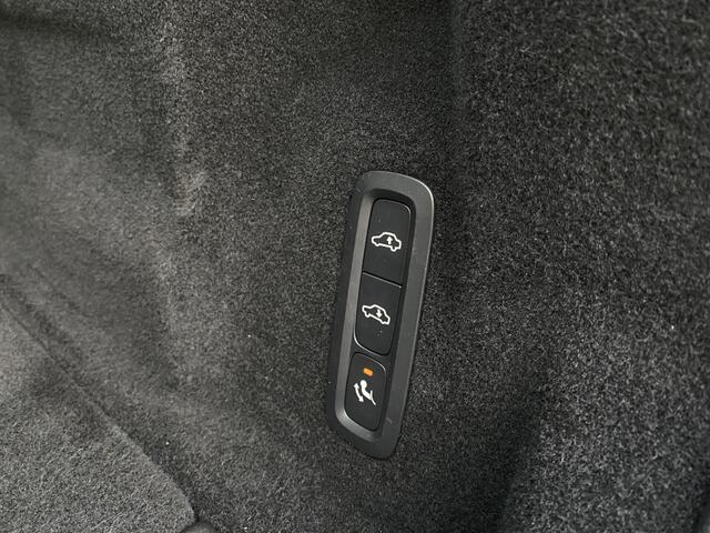 Volvo XC60 B5 Ultimate Bright | Luchtvering | Bowers&Wilkins | Trekhaak