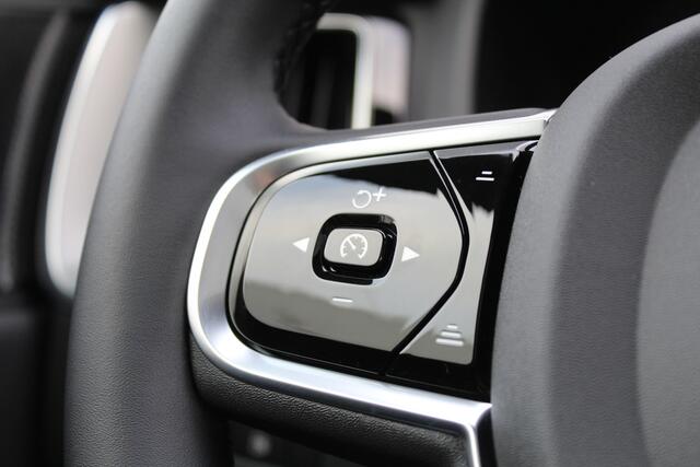 Volvo XC60 2.0 T8 Plug-in hybrid AWD Plus Black Edition | MY2026 | Nieuw | Luchtvering | 360 Camera | Head-up | H&K