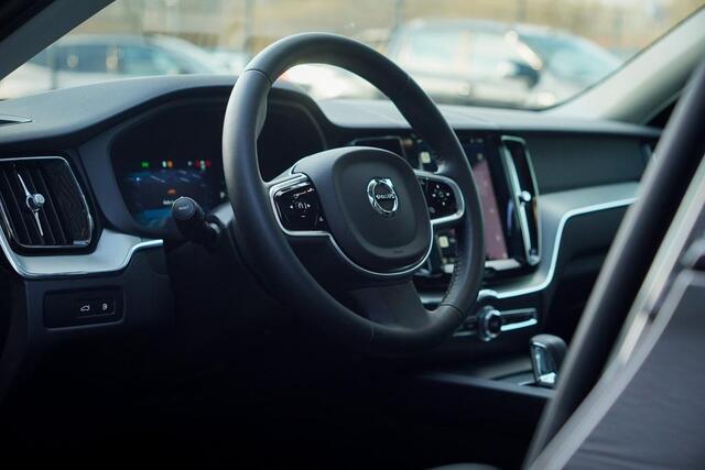 Volvo XC60 2.0 T6 Plug-in hybrid AWD Plus Dark / Pano / Harman Kardon / 20'' / Incl BTW