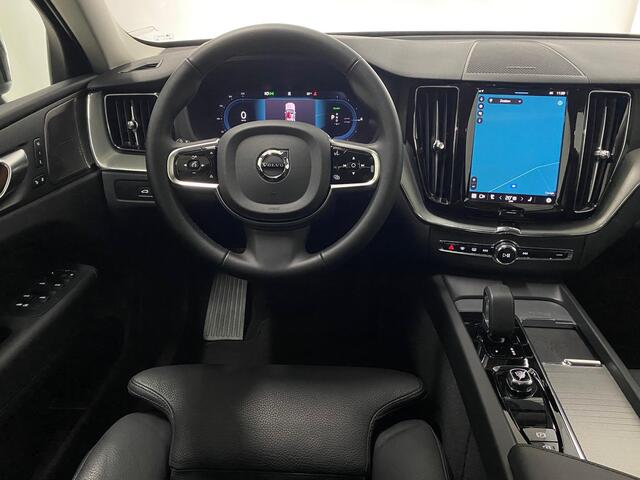 Volvo XC60 2.0 T8 Plug-in hybrid AWD Ultra Black Edition Luchtvering Panorama Trekhaak Harman Kardon 360º view 21inch Memo Stoelen Leer Apple CarPlay
