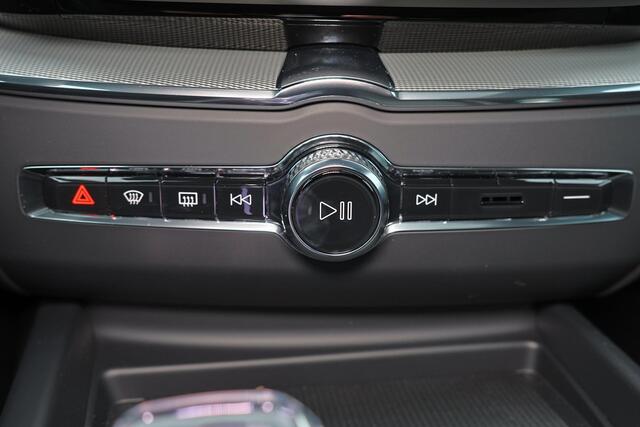 Volvo XC60 T6 Recharge AWD Plus Black Edition - Panorama/schuifdak - IntelliSafe Assist & Surround - 360º Camera - Harman/Kardon audio - Adaptieve LED koplampen - Verwarmde voorstoelen, stuur & achterbank - Parkeersensoren voor & achter - Elektr. bedienb. voorstoele